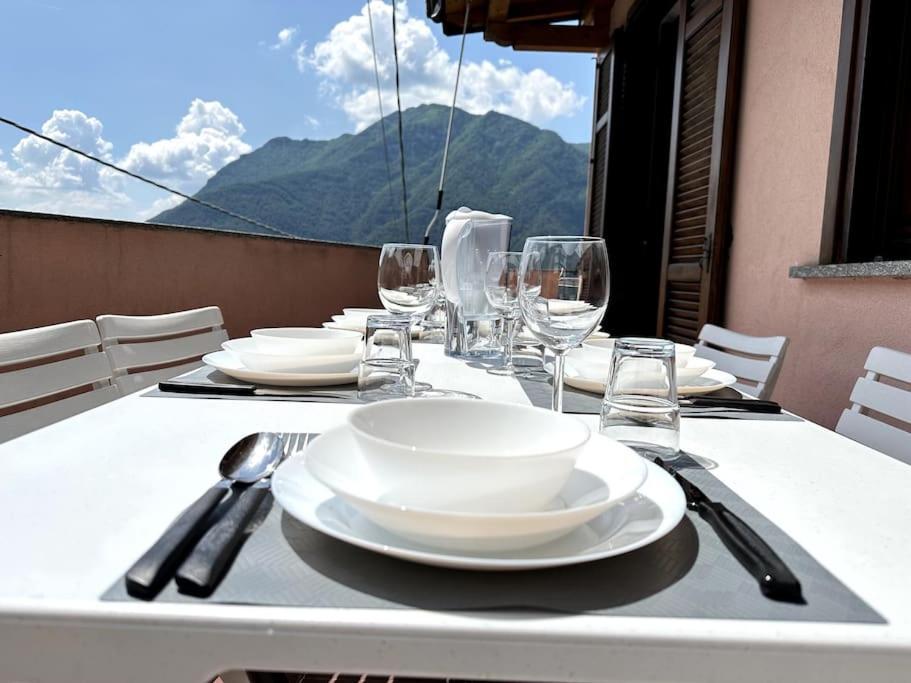 3Br Villetta Con Panoramica Sul Lago Несо Екстериор снимка